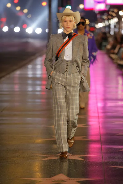 Look 70
